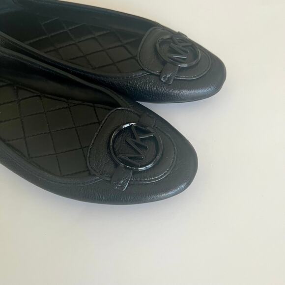 Michael Kors ‘Lillie’ Women's 6.5 Moccasin Monogram Logo Black Leather Flat - Picture 3 of 9